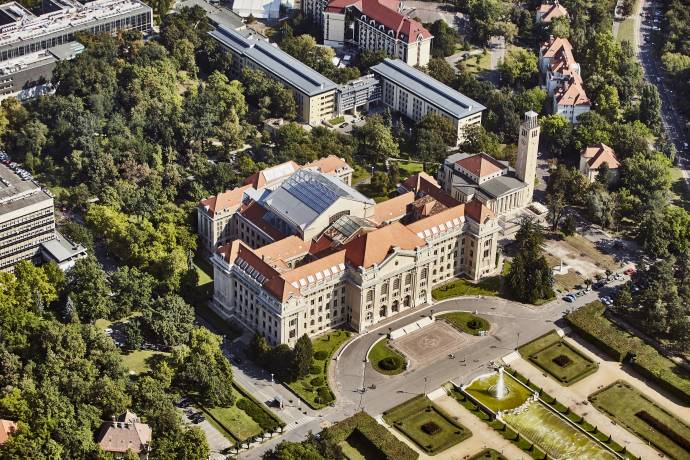 university of debrecen hungary location