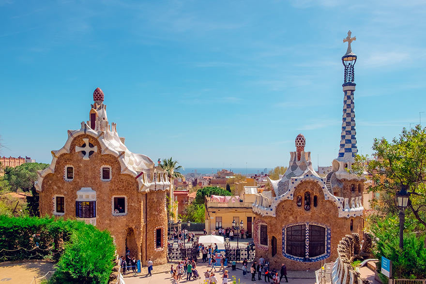 Njut av Gaudis fantastiska byggnader när du studerar i Barcelona